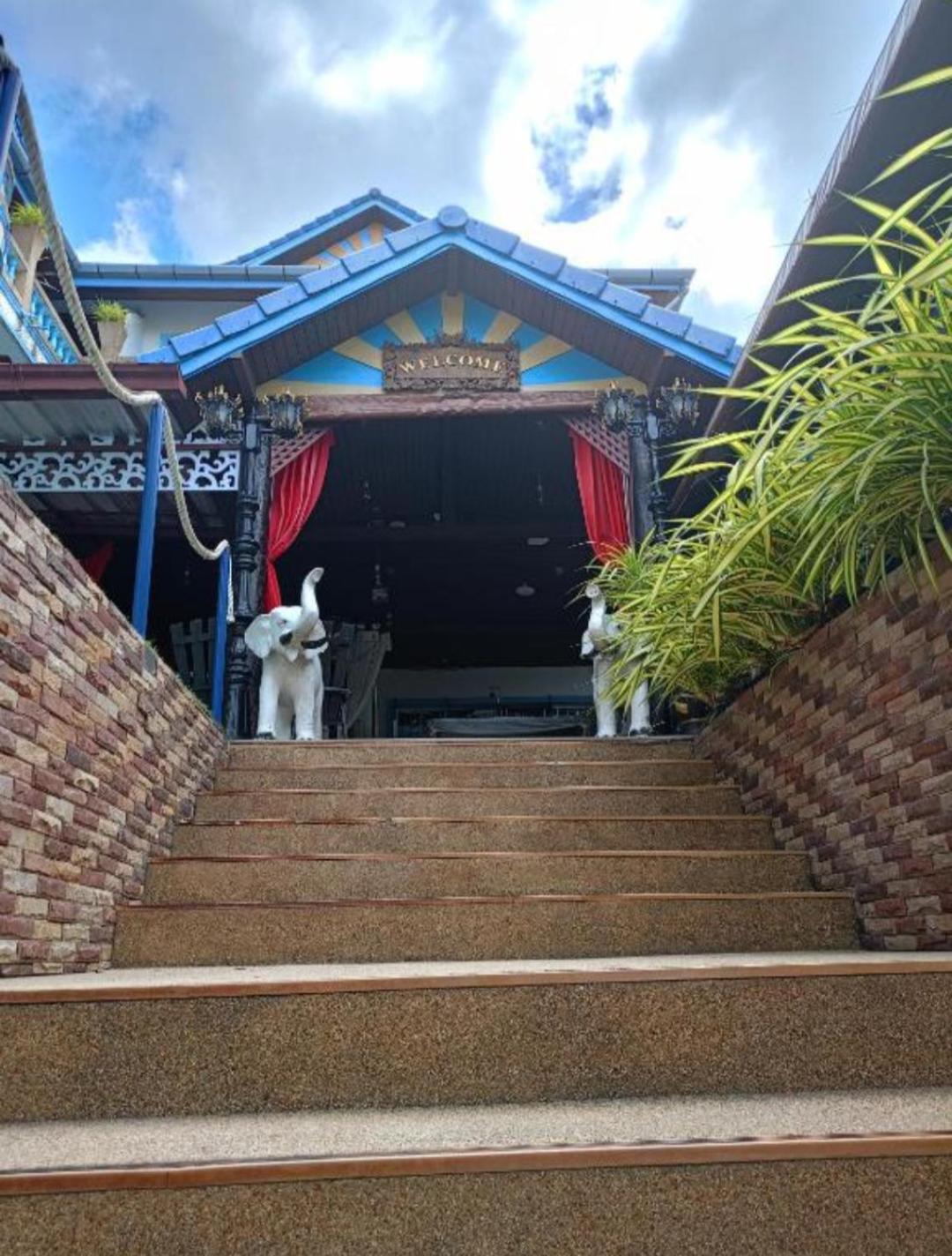 Patong Sunbeach Mansion Екстер'єр фото